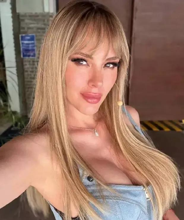 欧冠节目女主持人走红网络 高颜值+魔鬼身材