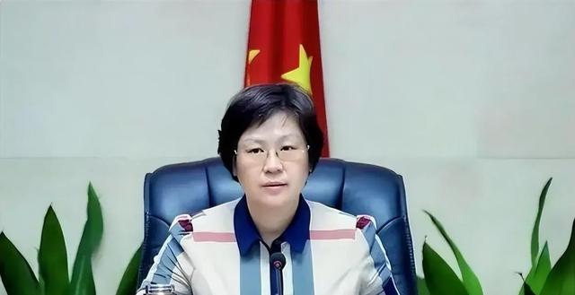 《从教师到市委常委：一个女干部的沉沦之路》