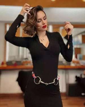 美洲女主播(欧冠节目女主持人走红网络 高颜值+魔鬼身材)