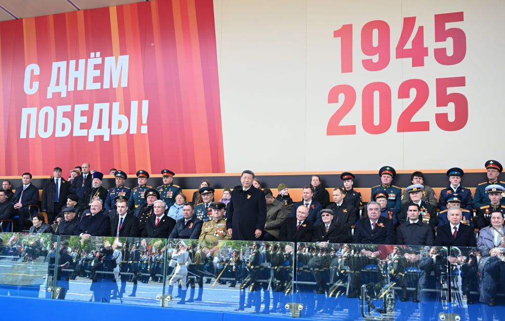 新华图讯丨习近平出席俄罗斯纪念苏联伟大卫国战争胜利80周年庆典