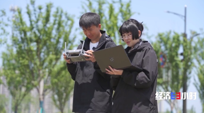 低空经济爆发!这些“会飞”的工作正吃香→