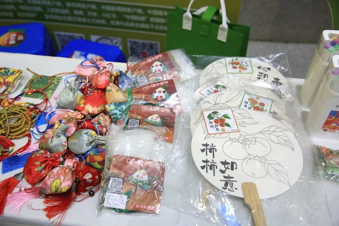 全国铁路1000余个站车，广泛开展“我的铁路风景：美好旅途 粽享端午”文化互动活动