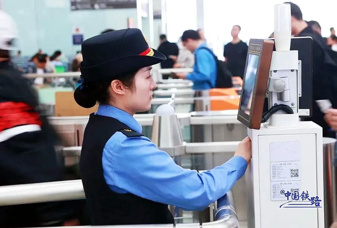 高铁列车“飙车”？官方解答来了！