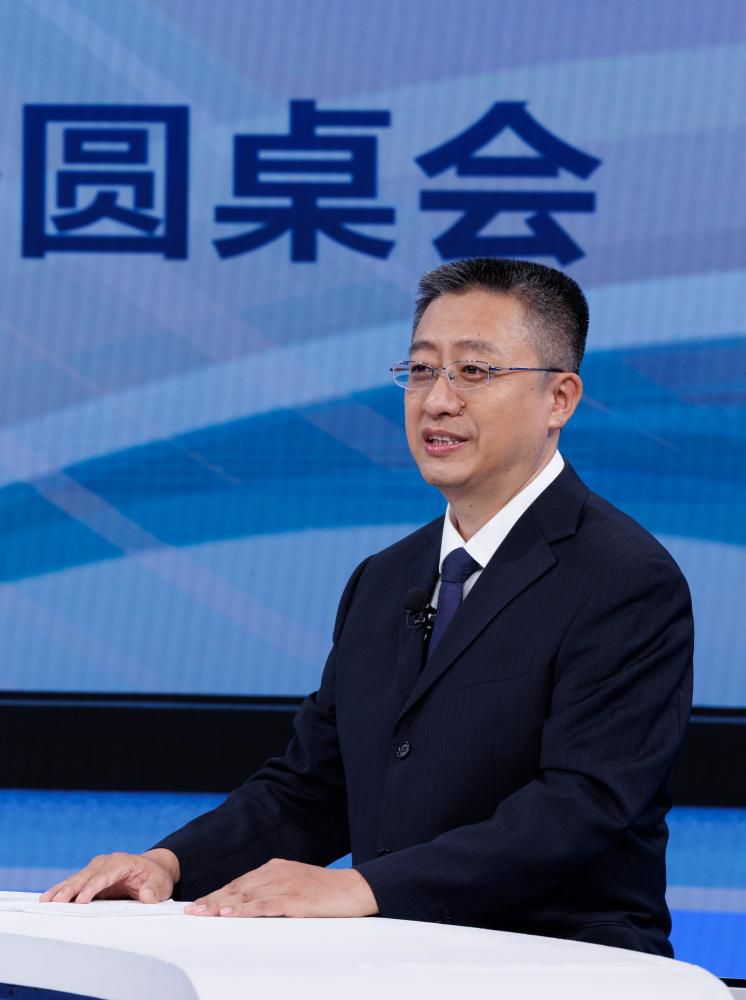 以高质量发展的确定性应对各种不确定性——中国经济圆桌会聚焦“四稳”