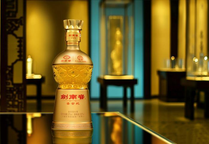 复刻文物+限量发行+顶流带货，“剑南春·鎏金纪”致敬盛唐文化