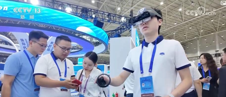 数字赋能重塑未来教学课堂：AI大模型让爱因斯坦“走进”中小学