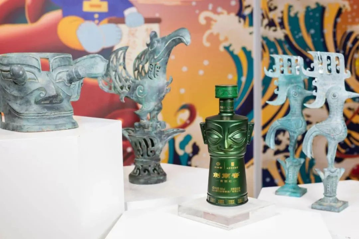 复刻文物+限量发行+顶流带货，“剑南春·鎏金纪”致敬盛唐文化