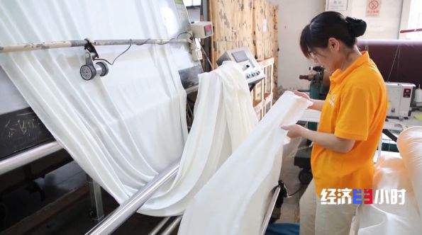 防晒服配从小众走向千亿级市场，背后藏着哪些“科技感”？