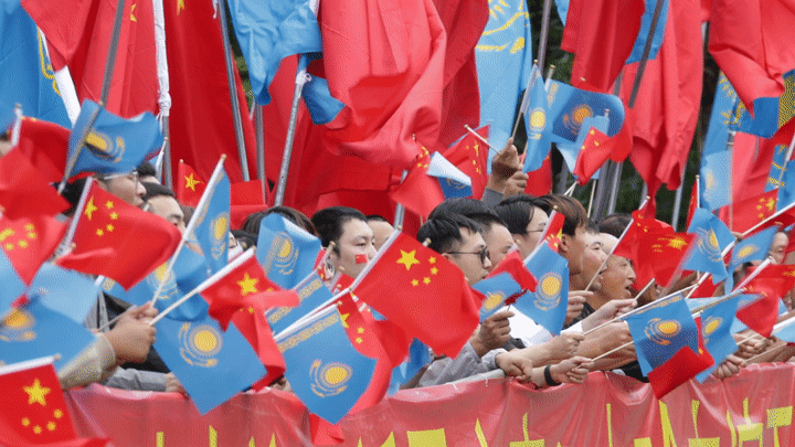 高清大图丨习主席在阿斯塔纳的精彩瞬间