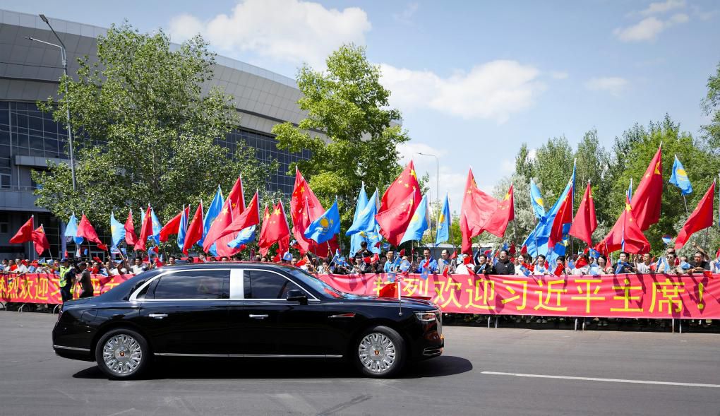 高清大图丨习主席在阿斯塔纳的精彩瞬间