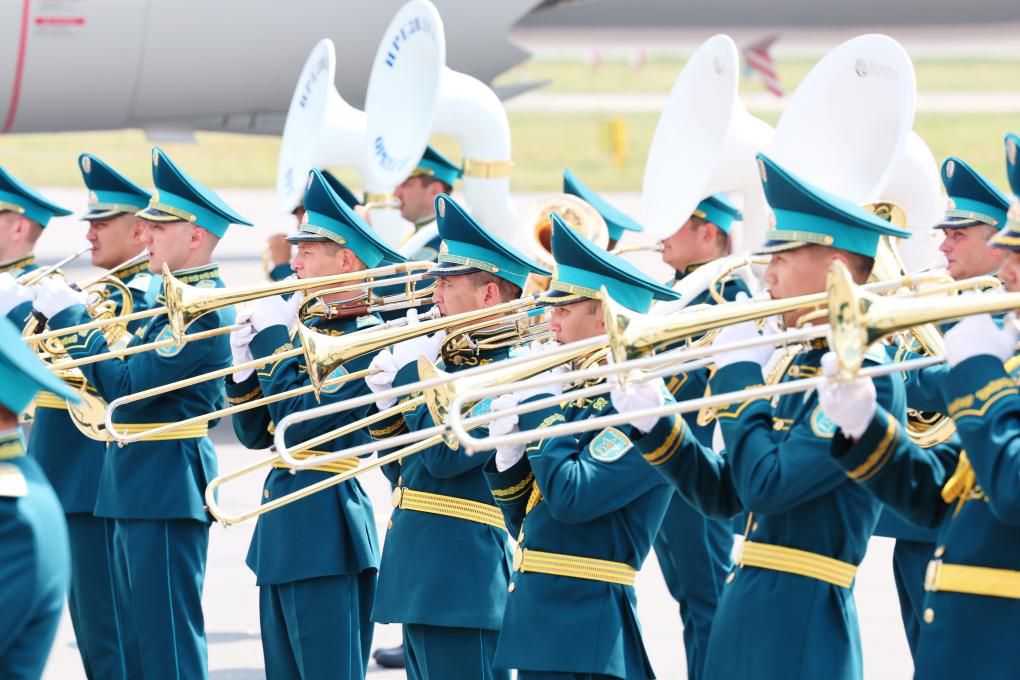 高清大图丨习主席在阿斯塔纳的精彩瞬间