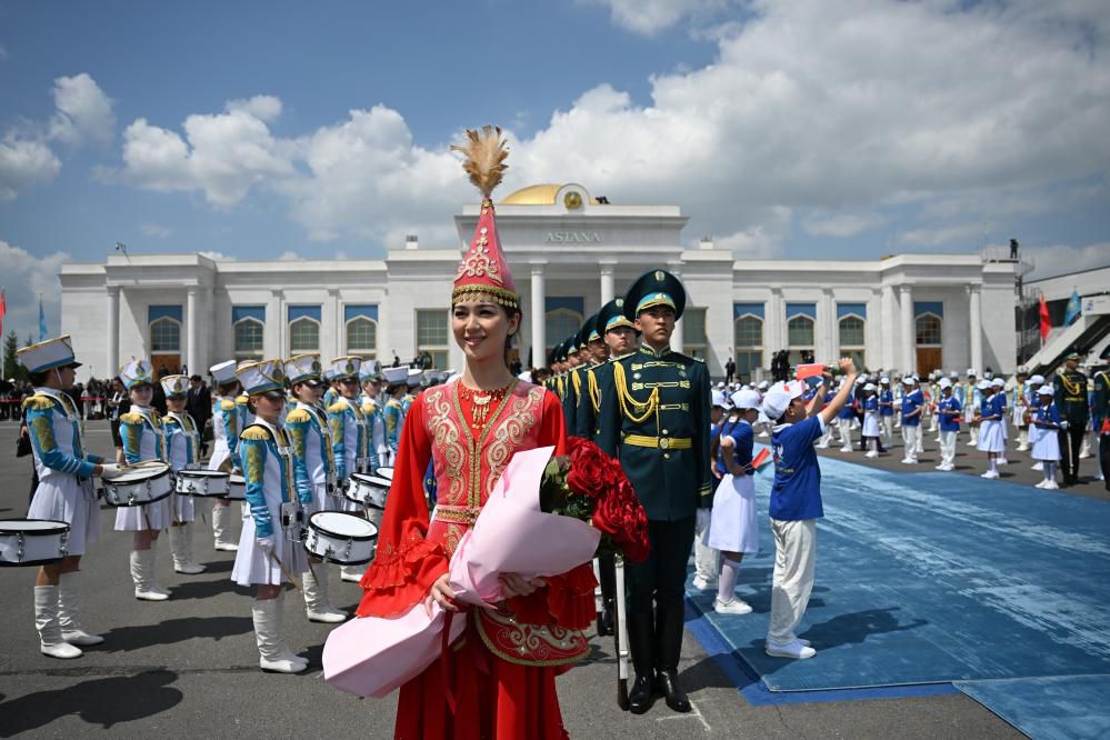 高清大图丨习主席在阿斯塔纳的精彩瞬间