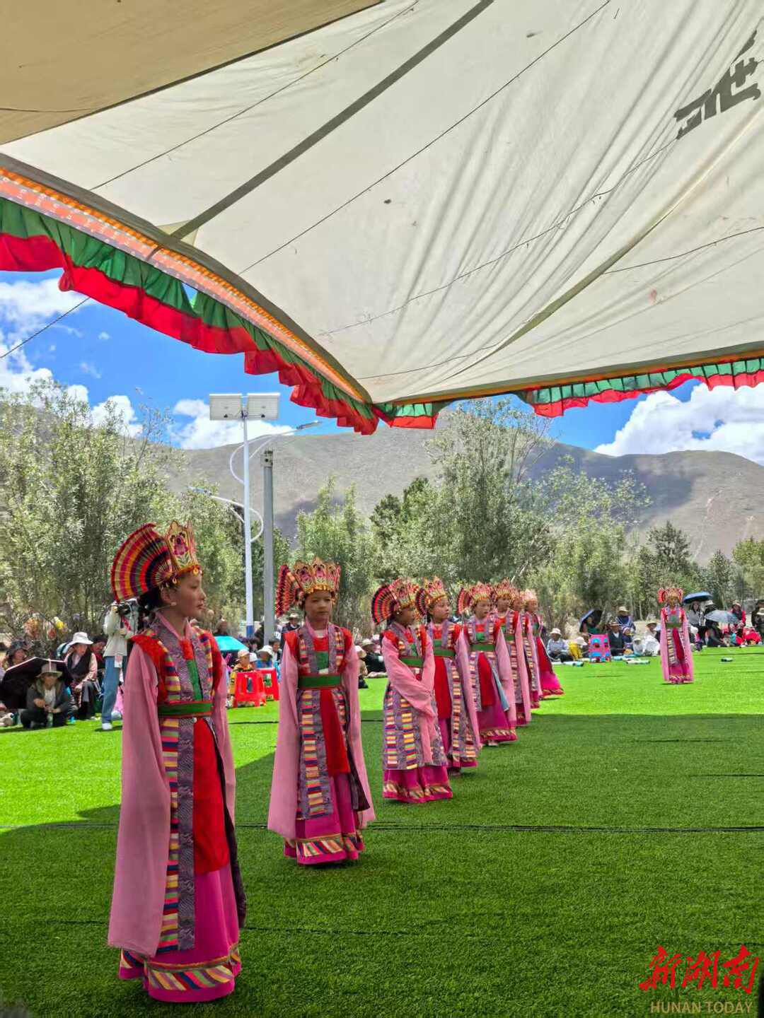 湘巴藏戏的希望，跟着小小的身影往前奔！