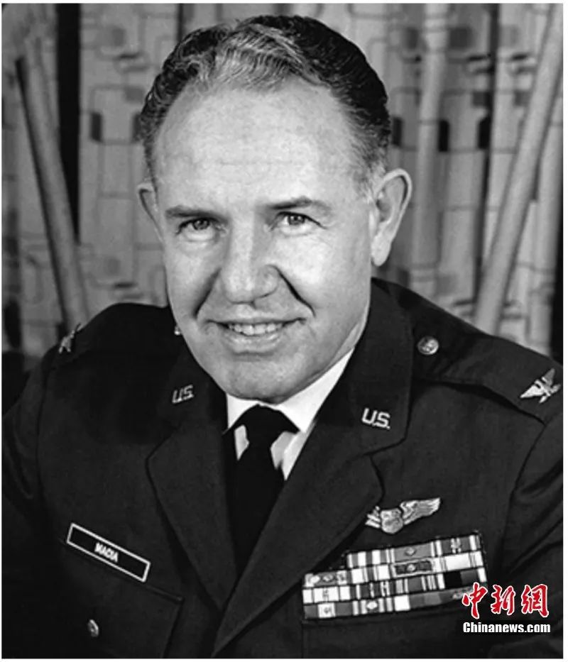 这名美国退役陆军中校为何往来“飞书”580余封中国“寻亲”？