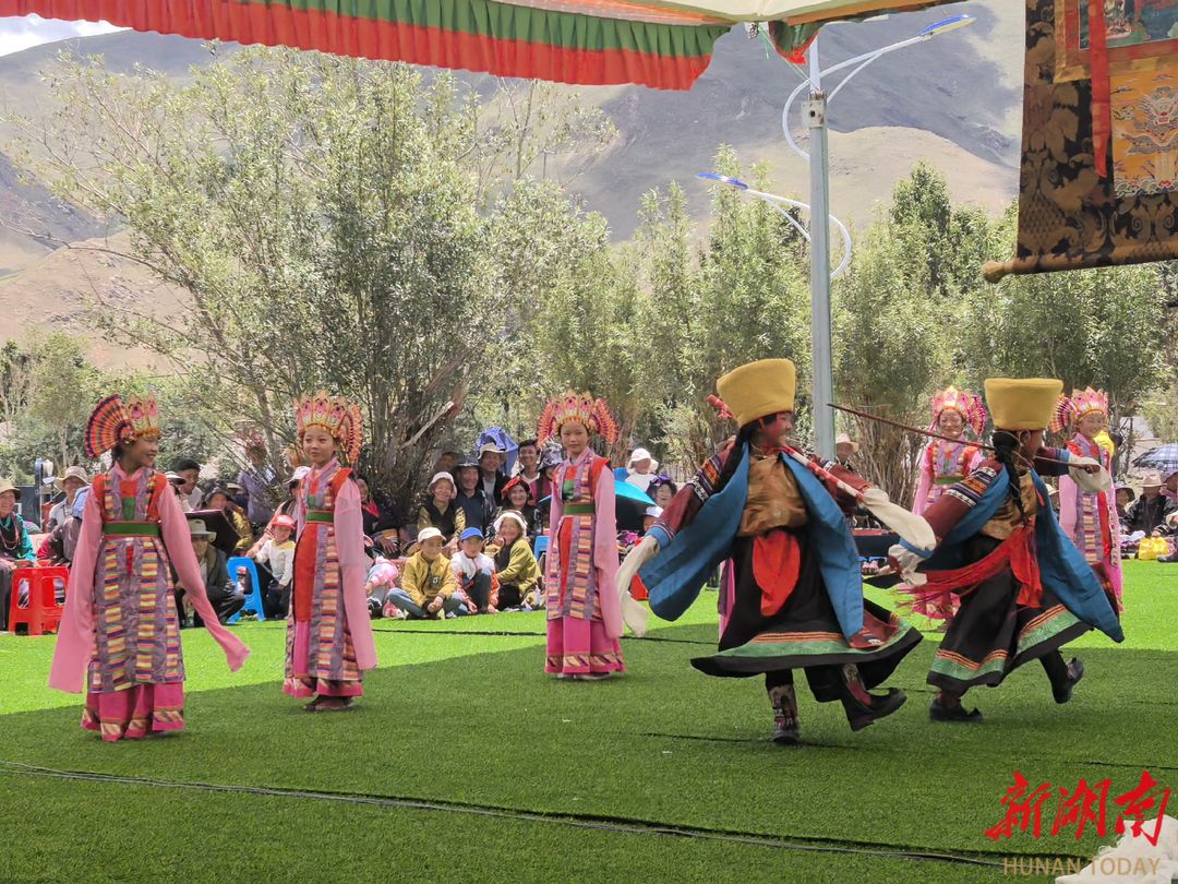 湘巴藏戏的希望，跟着小小的身影往前奔！