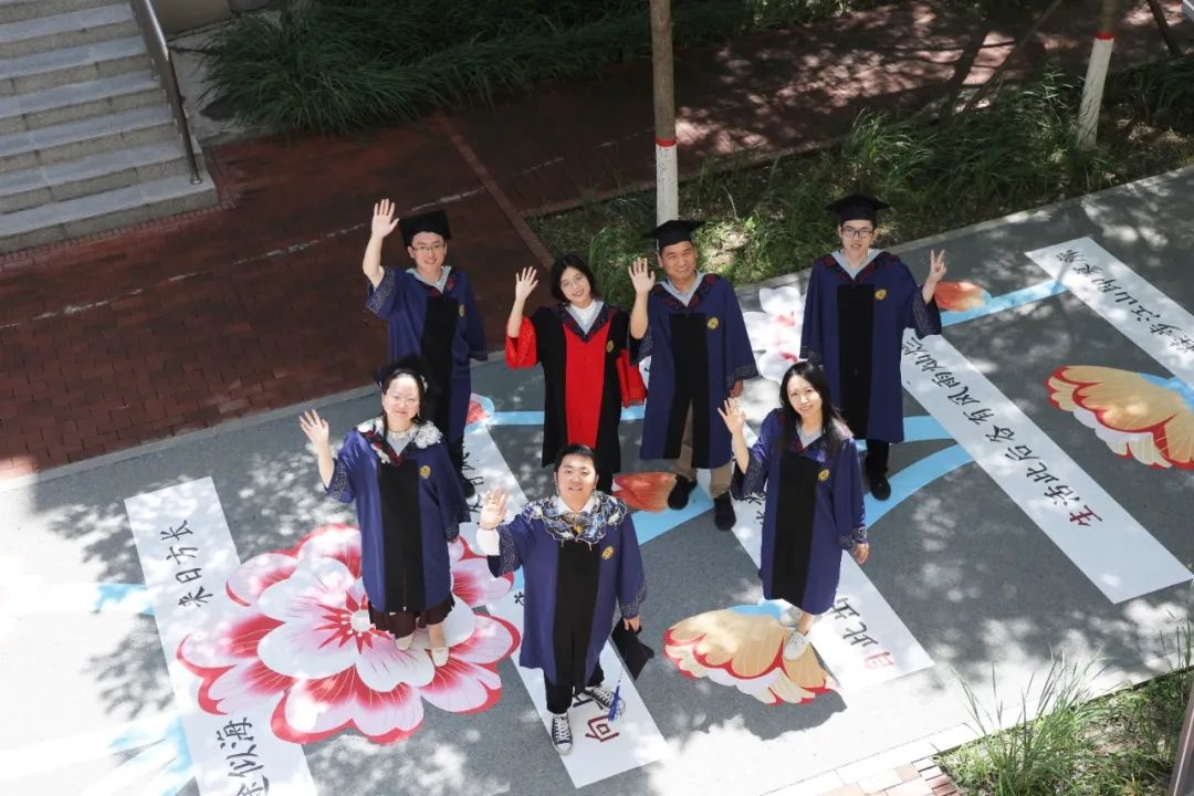 从新燕园出发，一路生花——祝2025届学子毕业快乐！