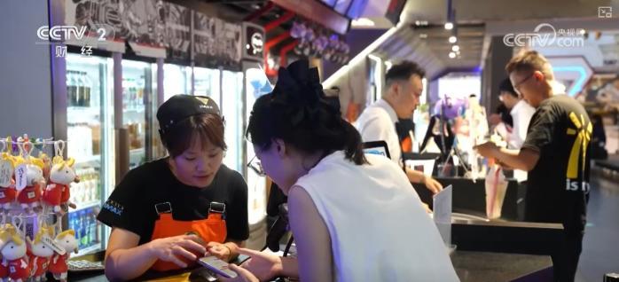 鲜明叙事、工业级制作、衍生品周边……电影市场“热气腾腾” 焕活经典IP撬动新消费