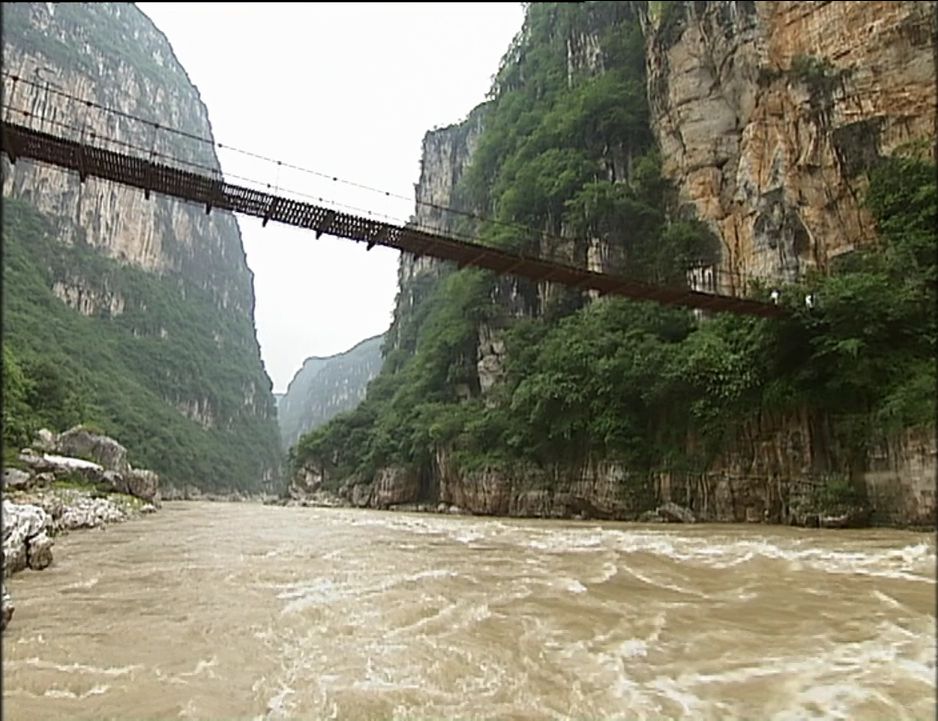 双桥飞渡北盘江：从烽火记忆到复兴之路的钢索跨度