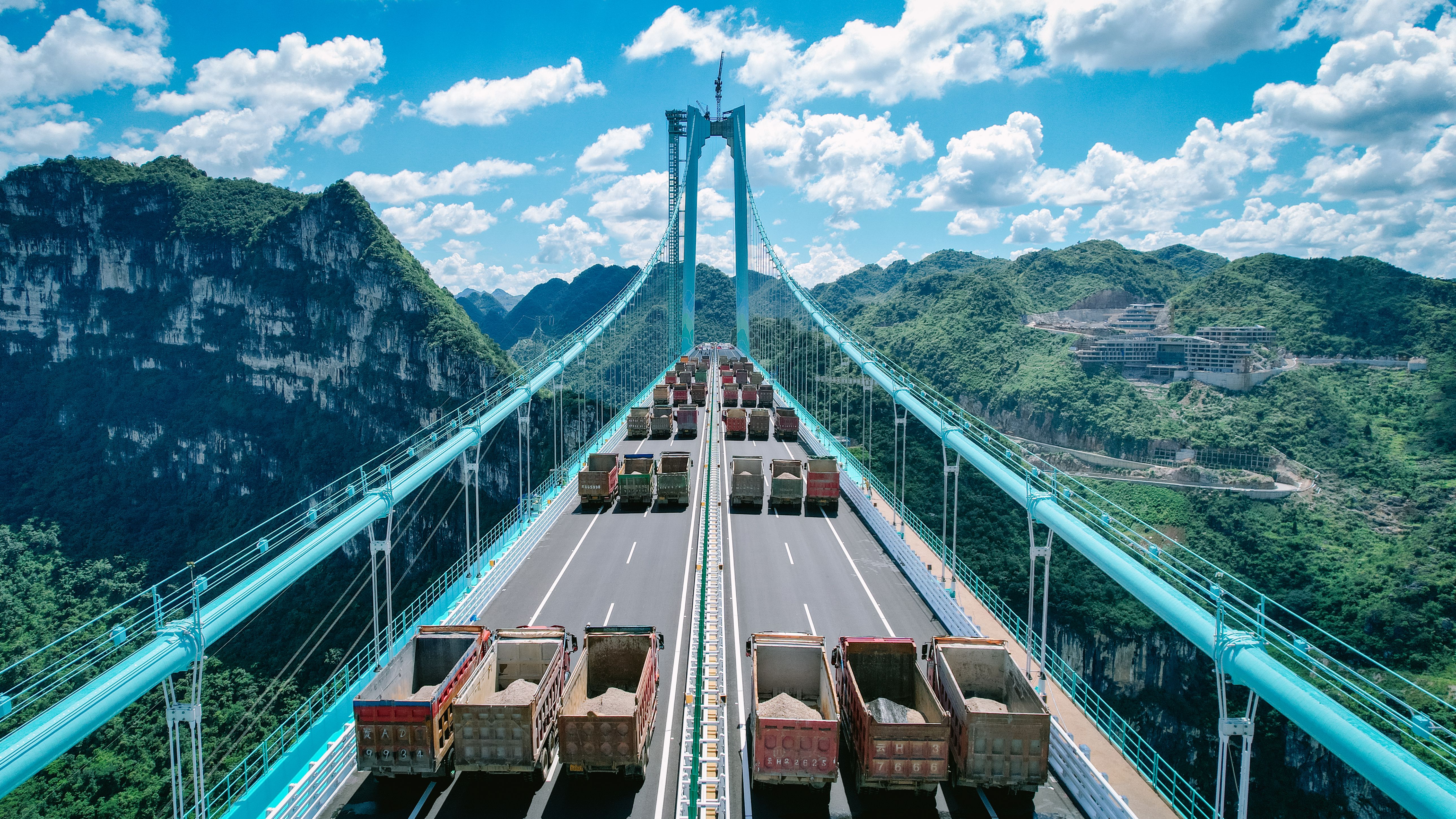 双桥飞渡北盘江：从烽火记忆到复兴之路的钢索跨度