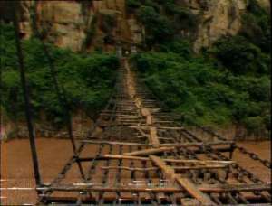 双桥飞渡北盘江：从烽火记忆到复兴之路的钢索跨度