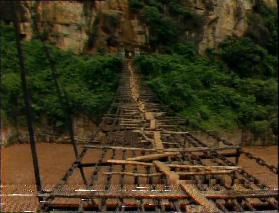 双桥飞渡北盘江：从烽火记忆到复兴之路的钢索跨度