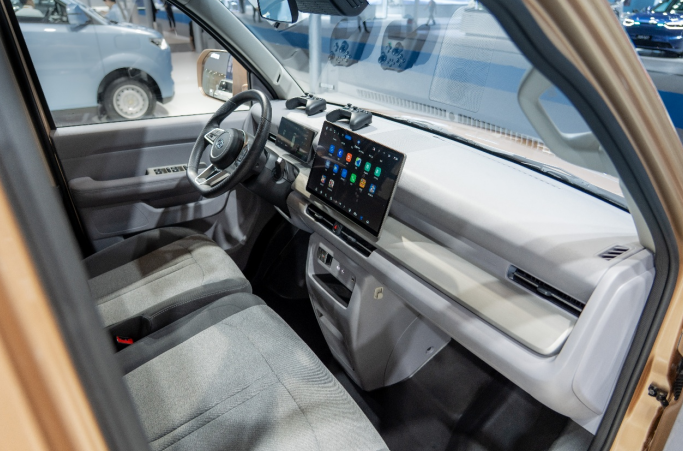 全域智慧 引领未来！瑞驰汽车携多款全域智慧新品亮相2025世界智博会