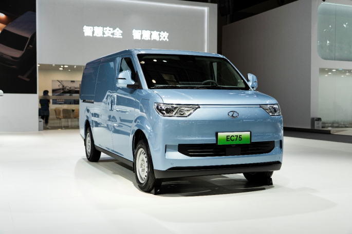 全域智慧 引领未来！瑞驰汽车携多款全域智慧新品亮相2025世界智博会