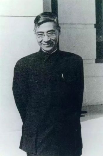 今天，致敬人民英雄！