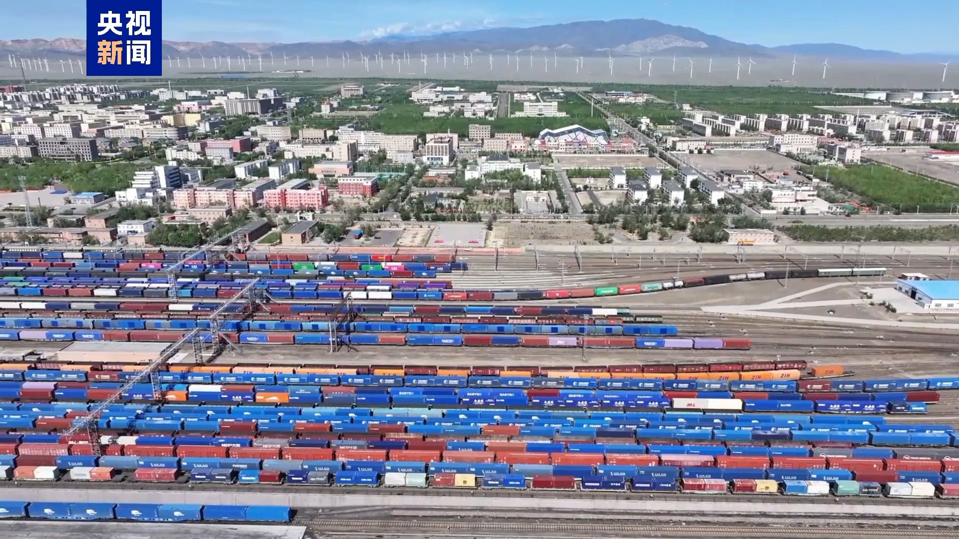 新疆阿拉山口铁路口岸前三季度货运量超1300万吨